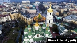 У Києві на 31 грудня прогнозують хмарну погоду та 6-8 градусів тепла