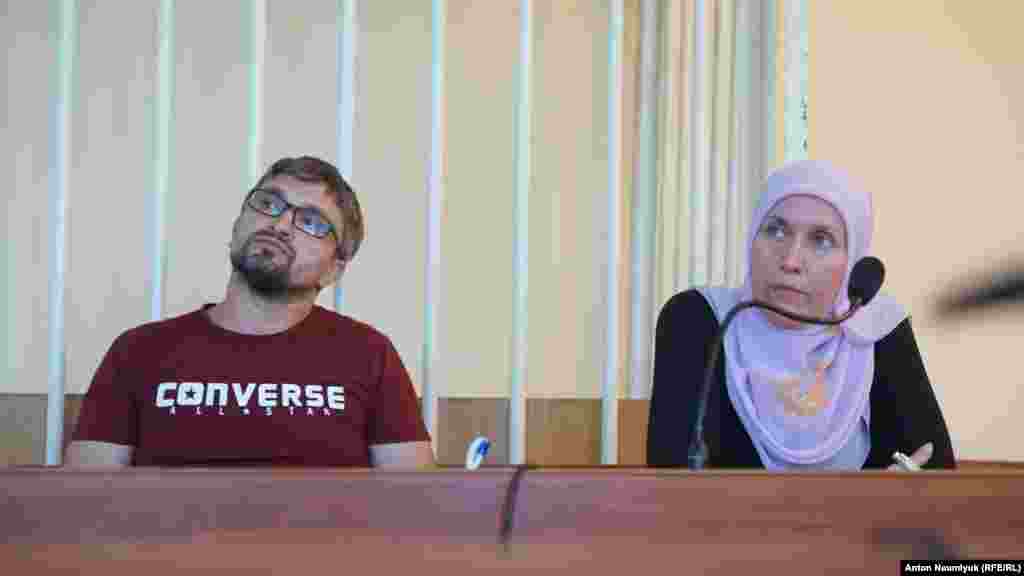 Дело Наримана Мемедеминова началось в марте 2018 года. Тогда российские силовики пришли с обыском в его дом в селе Холмовка Бахчисарайского района. А дальше – задержание, СИЗО, арест, – все, как в историях, которые Мемедеминов освещал