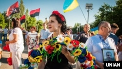 Участники патриотической шествия по случаю третьей годовщины освобождения Краматорска от российских гибридных сил. Краматорск, 5 июля 2017 года