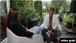 Учасник Візантійського хору в третьому поколінні Петер Аммерлаан під час інтерв'ю кореспондентці Радіо Свобода Зоряні Степаненко. Утрехт, Нідерланди, 31 липня 2025 року