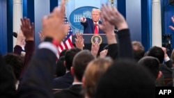 У звіті щодо перших 100 днів президентства Дональда Трампа і ставлення до ЗМІ CPJ попередив про «вражаючу кількість дій, які разом узяті загрожують доступності незалежних новин, заснованих на фактах, для величезних верств населення Америки»