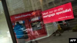 При этом ставки по кредитам остаются, как минимум, на треть меньше средних многолетних