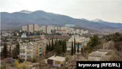 Вид на Алушту, март 2021 года