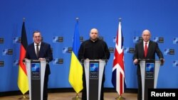 За словами міністра Умєрова, низка ключових партнерів України, які вже надають мільярди доларів військової допомоги та створюють спільні оборонні підприємства, висловили готовність розмістити українські заводи на своїй території