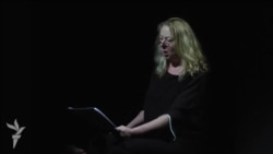 Фрагмент спектакля "Мама Путина" Фрагмент спектакля "Мама Путина"