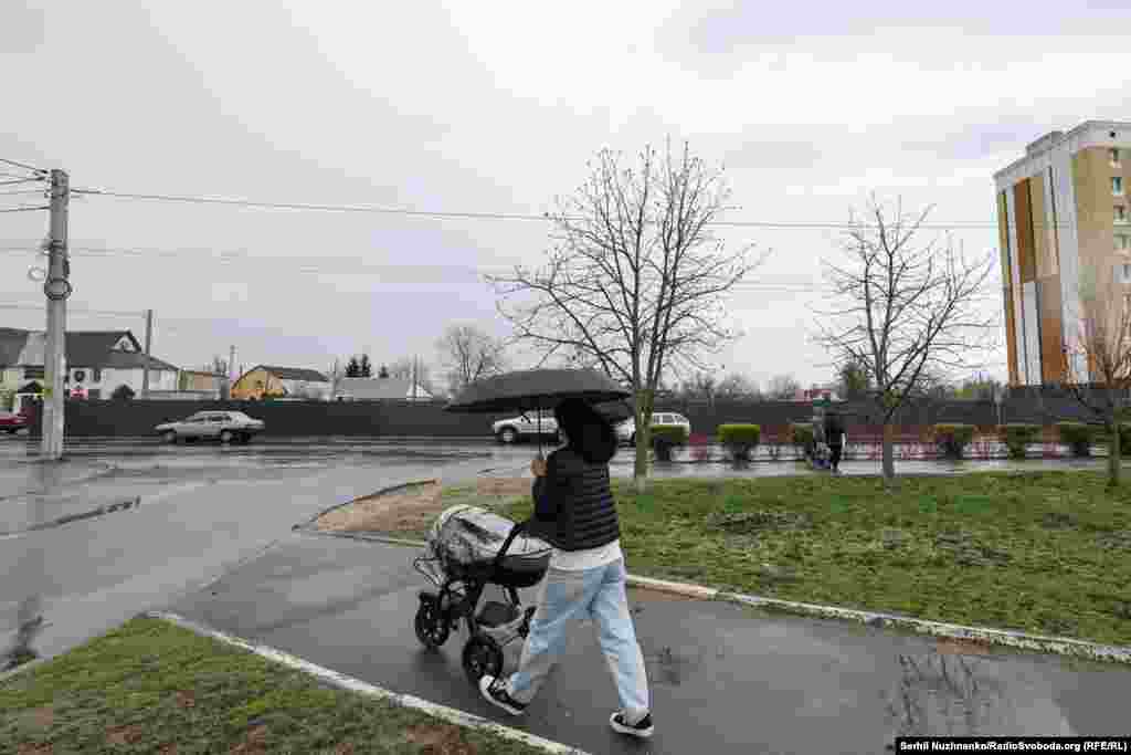 Більшість багатоквартирних будинків було демонтовано в кінці 2022- початку 2023 року / На фото праворуч – квітень 2025 року