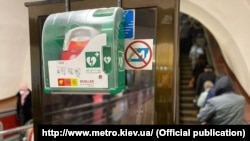 Досі дефібрилятори були у касах підземки, тепер їх перемістили на платформи та в касові зали