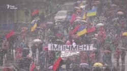 Прихильники Саакашвілі провели марш у центрі Києва (відео) Прихильники Саакашвілі провели марш у центрі Києва (відео)