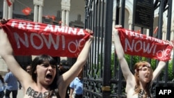 Femen activits demonstrate in front of the Justice Ministry in Tunis on May 29.