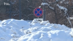 Гигантская свалка снега в центре Москвы (видео) Гигантская свалка снега в центре Москвы (видео)