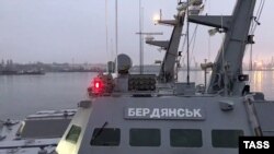 25 листопада російські прикордонники у Керченській протоці відкрили вогонь по українських кораблях і захопили три кораблі