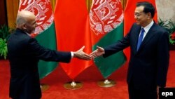 افغان ولسمشر د چينايي وزيراعظم سره: کابل په څلور اړخيزو غونډو کې د بيجينګ شتون مهم بولي