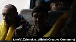 Повернення додому колишніх українських військовополонених, архівне фото, лютий 2025 року