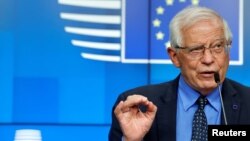 Це перша офіційна заява Євросоюзу (на фото її автор, верховний представник ЄС Жозеп Боррель), в якій чітко вказано на цю обставину інциденту, що стався 23 травня і спричинив затримання журналіста Романа Протасевича