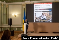 На екрані – командир взводу «Джавелін», воїн з позивним «Гагауз» – Степан Драганов