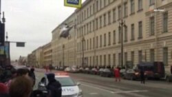 Гелікоптер для евакуації потерпілих здійснив посадку в центрі Петербурга (відео) Гелікоптер для евакуації потерпілих здійснив посадку в центрі Петербурга (відео)