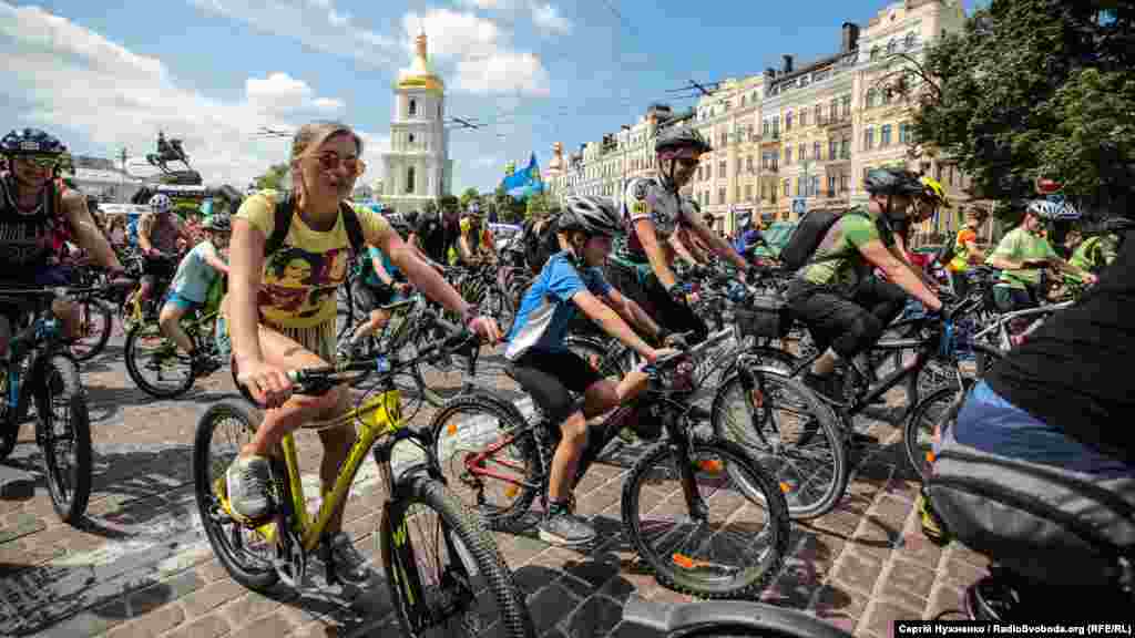 Велосипедисти рушили за запланованим маршрутом 