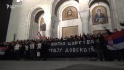 Parole protiv Đukanovića na protestu u Beogradu Parole protiv Đukanovića na protestu u Beogradu