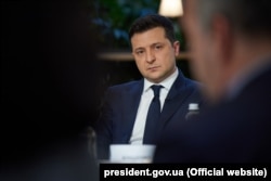 Президент Володимир Зеленський під час пресмарафону «30 запитань президенту України» назвав «аферистом» ексголову ГУР Васлия Бурбу. Київ, 21 листопада 2021 року