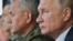 Президент России Владимир Путин и министр обороны России Сергей Шойгу