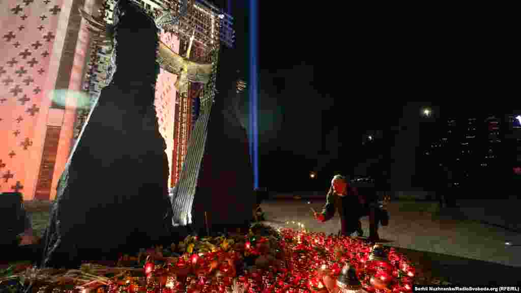 Меморіал жертв Голодомору осяявся «вогниками пам’яті»