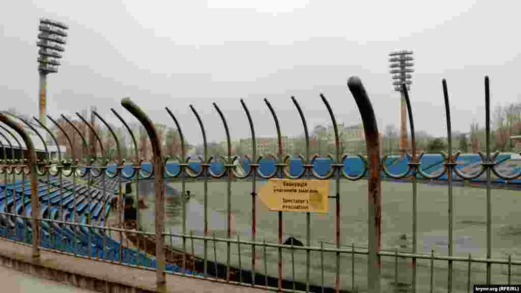 После аннексии Крыма и вылета команды из элитного украинского дивизиона футбольный клуб переименовали в «ТСК-Таврия»