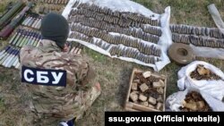 Схованку знайшли поблизу житлових будинків в селі Колядівка