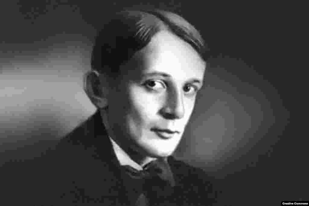 Георгий Адамович, поэт, литературный критик, многолетний комментатор Радио Освобождение – Радио Свобода