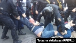 Задержание депутата Законодательного собрания Санкт-Петербурга Максима Резника