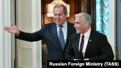 Міністри закордонних справ Росії Сергій Лавров (л) та Ізраїлю Яір Лапід на зустрічі в Москві, 9 вересня 2021 року