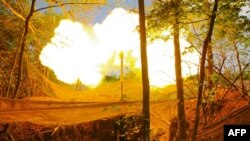 Українські військові ведуть вогонь на Харківщині, 2 червня 2025 року