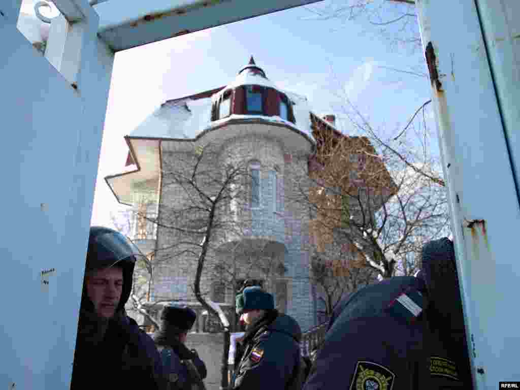 Предназначенный под снос коттедж