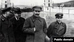 Климент Ворошилов, В'ячеслав Молотов, Йосип Сталін та Микола Єжов. Ілюстраційне фото