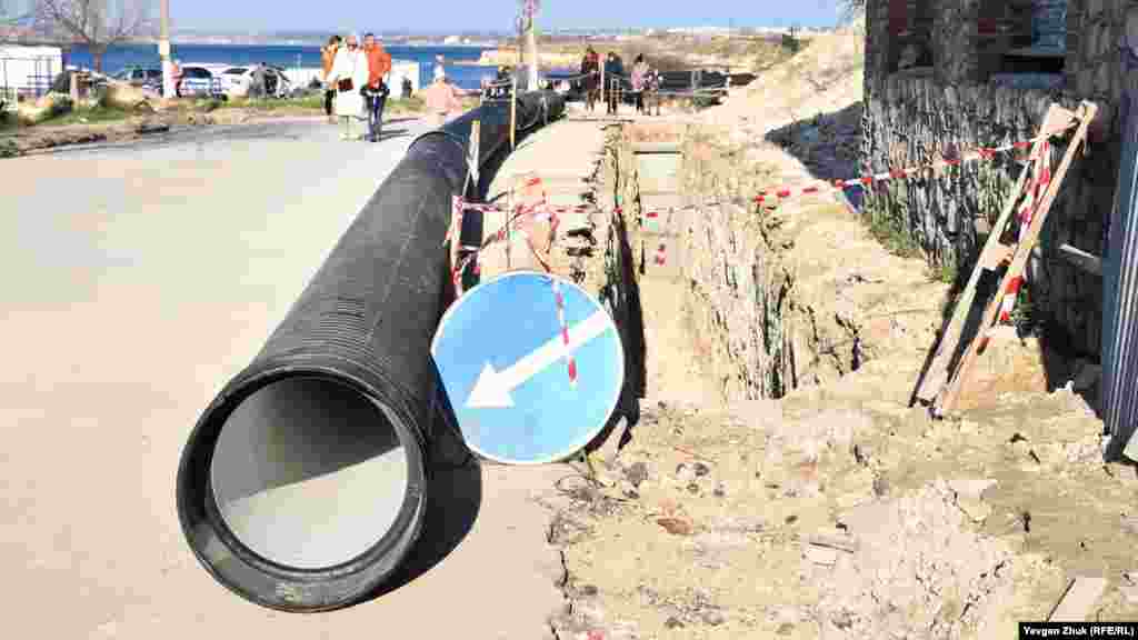 Завершить ремонт дороги и коммуникаций обещают к ноябрю 2021 года 