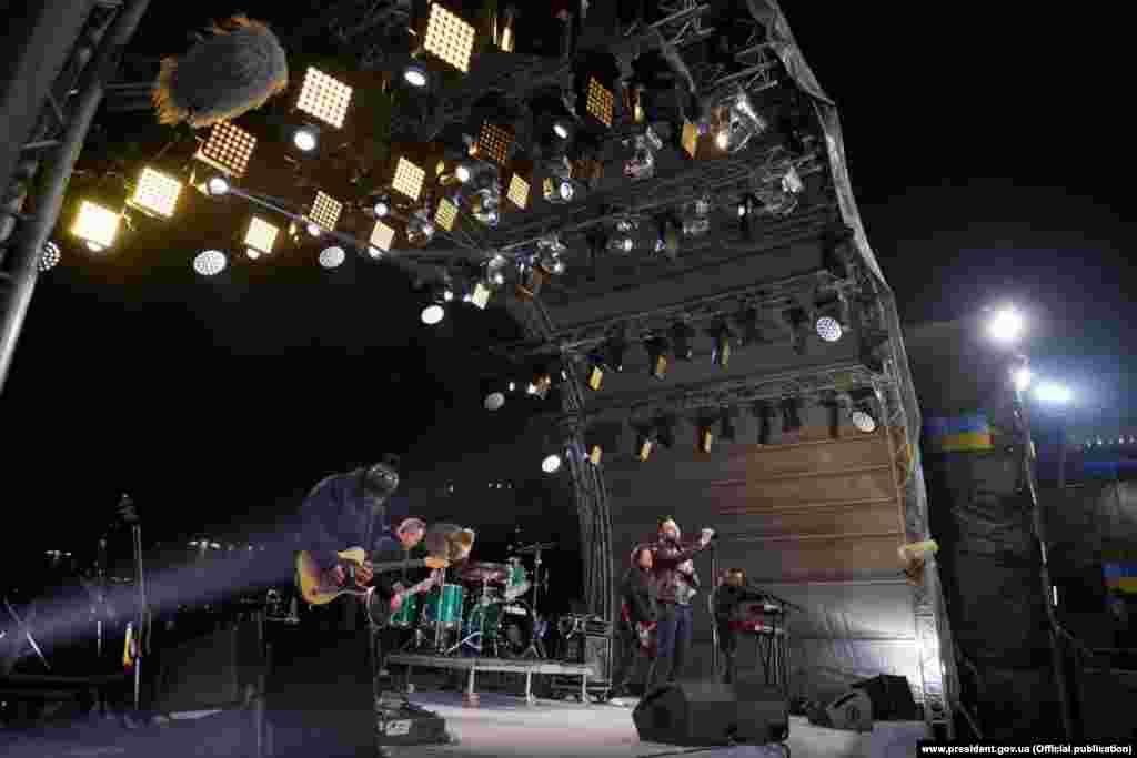 У Львові після завершення церемонії вручення відбувся показовий виступ підрозділу почесної варти, а гурт «Друга ріка» на честь військових виконав музичну композицію «Хто, якщо не ти?»