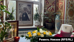 Могила митрополита Иосифа, митрополита Алма-Атинского и Казахстанского в Софийском соборе Иверско-Серафимовского женского монастыря г. Алматы.