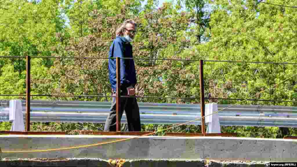 В марте 2020 года сообщалось, что ремонт моста на улице Гагарина в Симферополе затягивается.  Глава подконтрольного России правительства Крыма Юрий Гоцанюк отмечал ранее, что в процессе ремонта данного моста подрядчик выявил неудовлетворительное состояние ряда опор