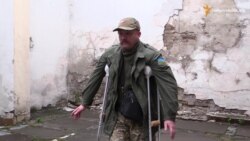 Скалiчений на Майданi на милицях їздить у зону АТО Скалiчений на Майданi на милицях їздить у зону АТО