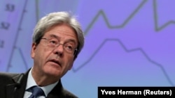 Комісар ЄС з питань економіки Паоло Джентілоні описав угоду як «пакет безпецедентного обсягу підтримки системи охорони здоров’я, фондів допомоги безробітним, ліквідності бізнесу та фонду плану відновлення»