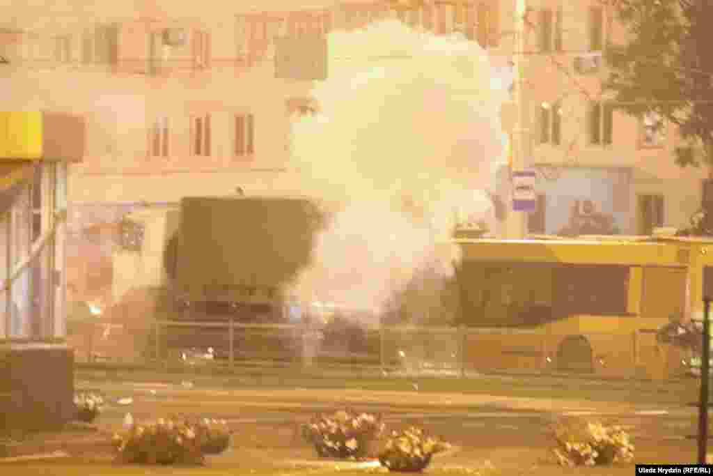 Світлошумові гранати на Притицького