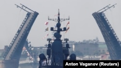 Репетиция парада ВМФ в Петербурге (архивное фото)