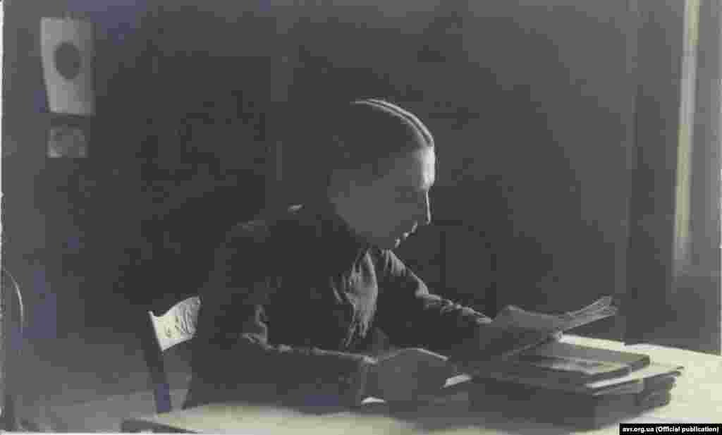 Незважаючи на велику нестачу матеріальних засобів та труднощі, УГА, за оцінками фахівців, була чи не найкращою армією серед тих, що постали на руїнах Австро-Угорщини. На фото: Командант робітничої сотні УГА ч.5 в Кошице, поручник Стефан Ліщинський, січень 1922 року. Більше світлин можна переглянути на сайті Електронного архіву визвольного руху.