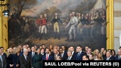 Церемонія була дуже величною і вкоріненою в американські традиції. Серед інших були також присутні і колишні президенти Джо Байден, Джордж Буш-молодший та Біл Клінтон.