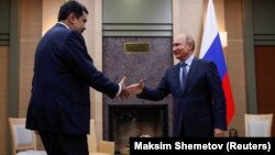 Ніколас Мадуро (ліворуч) на зустрічі з президентом Росії Володимиром Путіним у Москві, грудень 2018 року