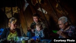 Олени бегут медленно