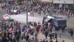 Мінськ у 57-й день протестів: затримання та водомети (відео) Мінськ у 57-й день протестів: затримання та водомети (відео)