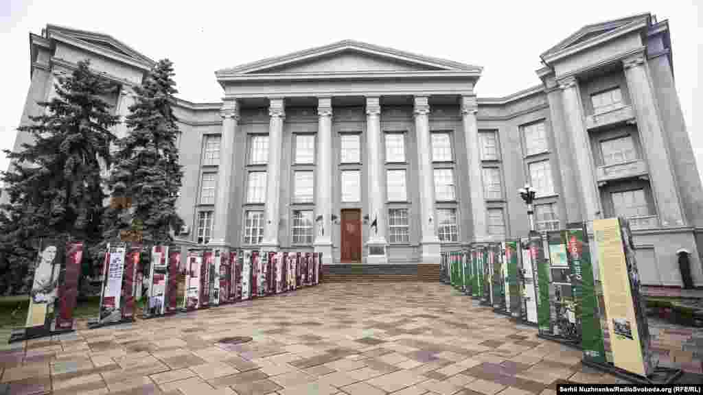 24 стенди експозиції з хронологією боротьби УПА 