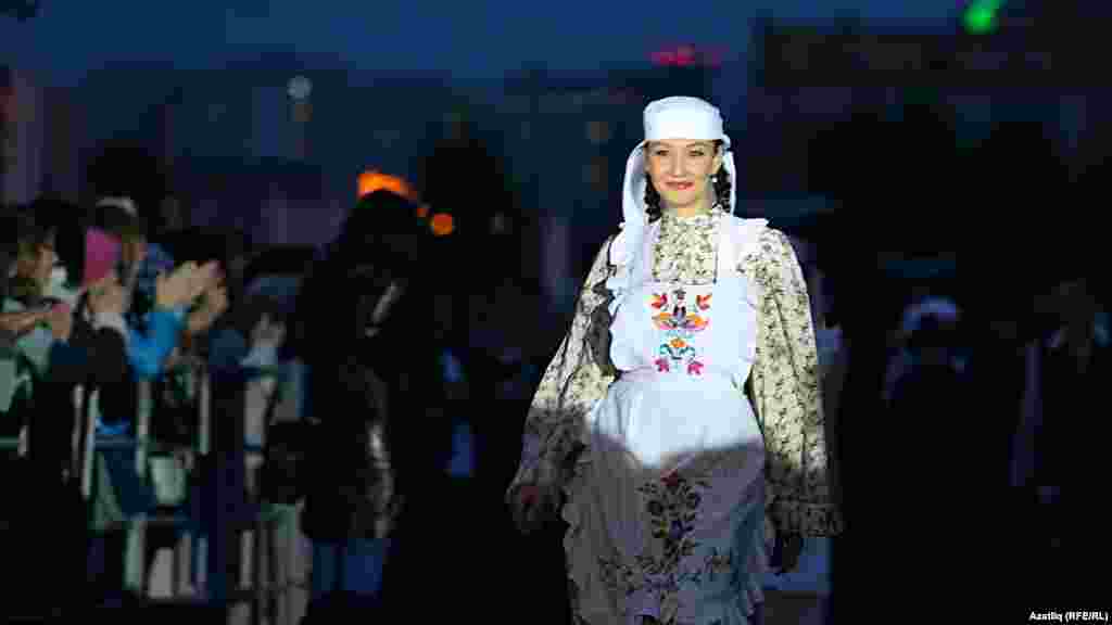 Камал театры каршында яңа сезон ачу тантанасы 