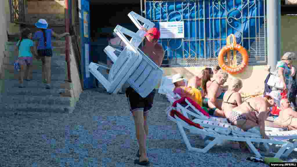 Предприниматели жалуются: «Турист не едет, потому что море холодное»