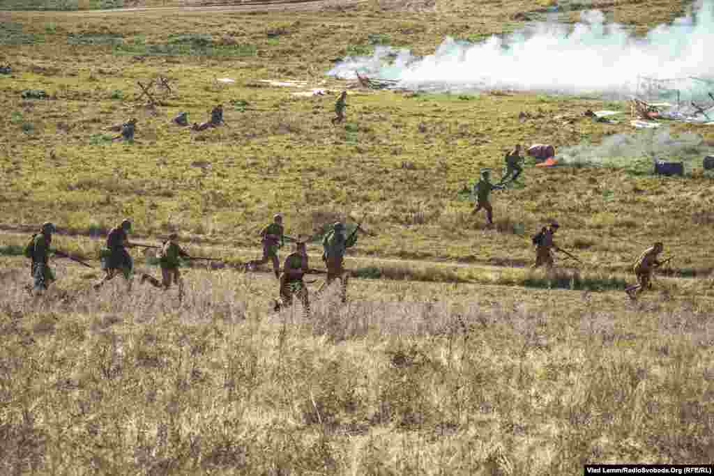Наступ «радянських солдатів»